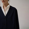 Anne-Mi Hazy ls Blazer i dyp marineblå ullstoff 