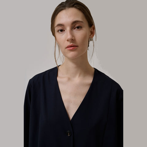 Anne-Mi Hazy ls Blazer i dyp marineblå ullstoff