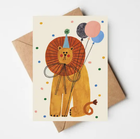 Kort med illustrasjon av en løve som feirer med ballonger av Daria Solak