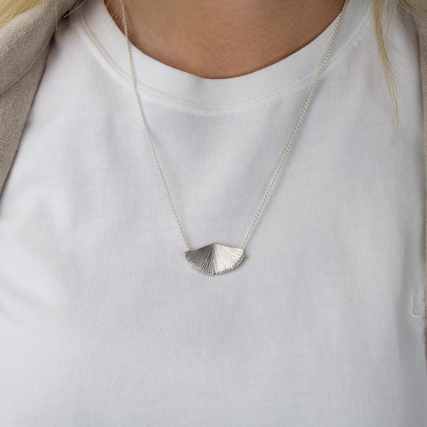 Mossige GoldLab - Ginko Anheng m/Kjede Medium Sølv - Norway Designs