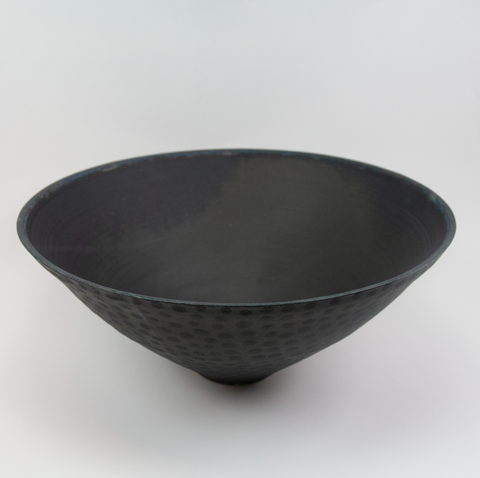 Henrik Rasmussen-Skål Stengods Sort m/Prikker Ø35cm-Norway Designs