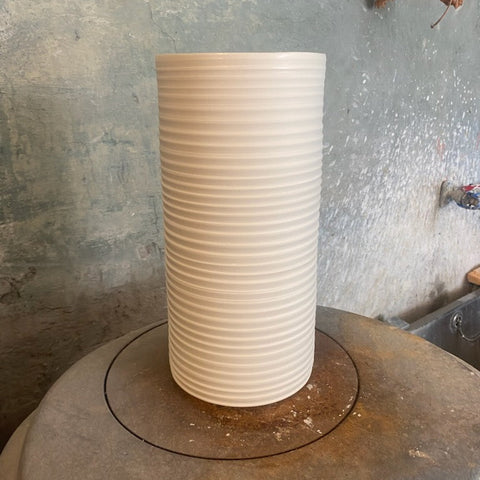 Henrik Rasmussen-Vase Sylinder Porselen Riller-Norway Designs