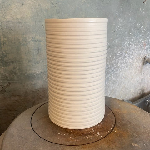 Henrik Rasmussen-Vase Sylinder Porselen Riller 2 porselen-Norway Designs