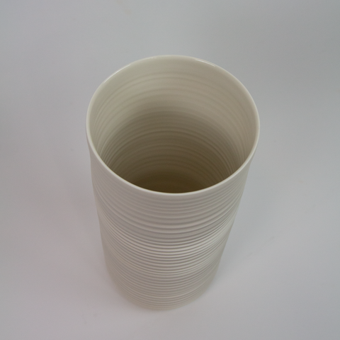 Henrik Rasmussen-Vase Sylinder Porselen Riller-Norway Designs