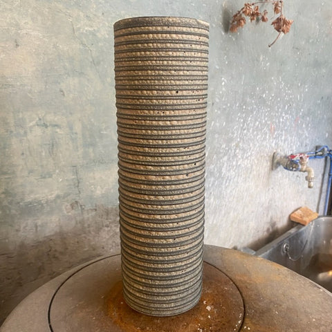 Henrik Rasmussen-vase Sylinder Riller Natur-Norway Designs