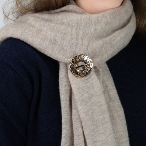Hillestad - Traditional Rund Nål Bronse - Norway Designs