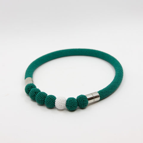 IMPECALB-Heklet Halssmykke m/Glassperler Grønn- Norway Designs