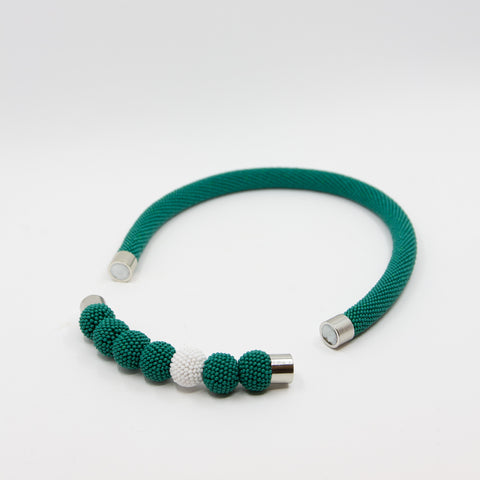 IMPECALB-Heklet Halssmykke m/Glassperler Grønn- Norway Designs