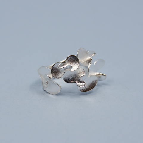Kaja Gjedebo - Lillypond Stor Ring Mange Blader Sølv - Norway Designs