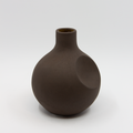 Elipse liten vase i sort stengods av Karin Amdal