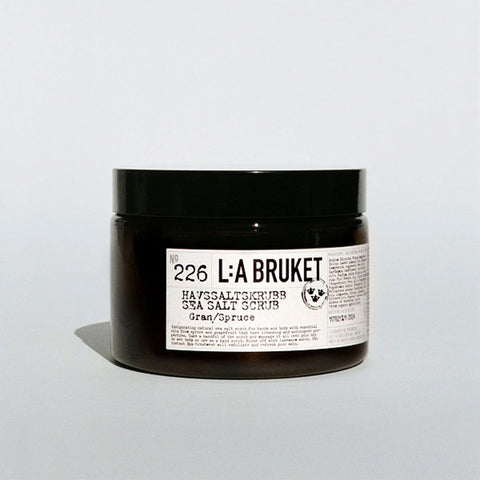Kroppsskrubb 226 Spruce 420ml fra L:A Bruket
