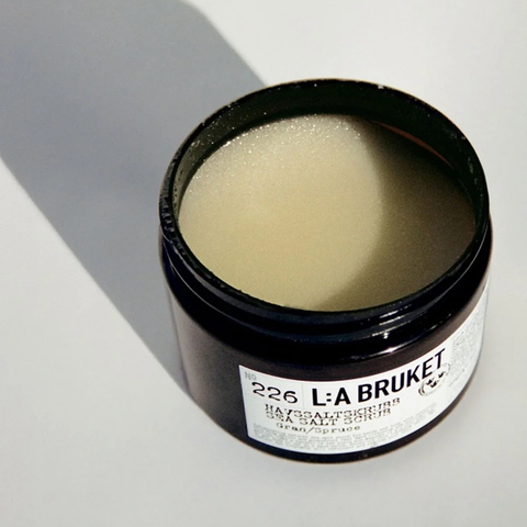 Kroppsskrubb 226 Spruce 420ml fra L:A Bruket