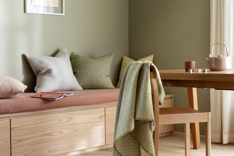 Pledd og puter som passer sammen