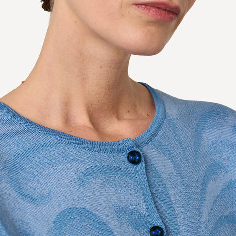 Rosemaling cardigan fra Oleana i merinoull og silke, glacier, blå