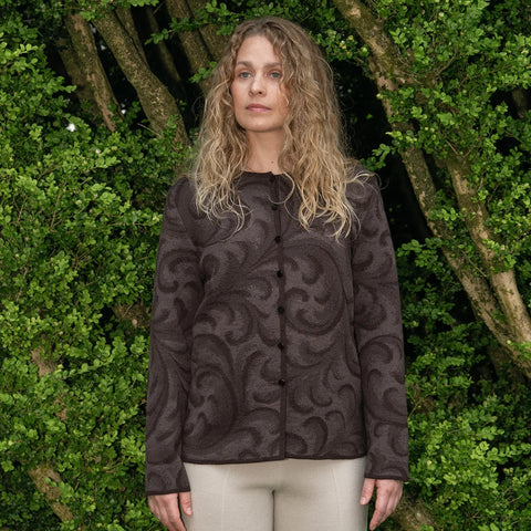 Rosemaling cardigan fra Oleana i merinoull og silke, Grounded, mørk brun