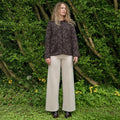 Rosemaling cardigan fra Oleana i merinoull og silke, Grounded, mørk brun