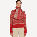 Tapestry skjerf fra Oleana i merinoull og silke, Soft Vermillion