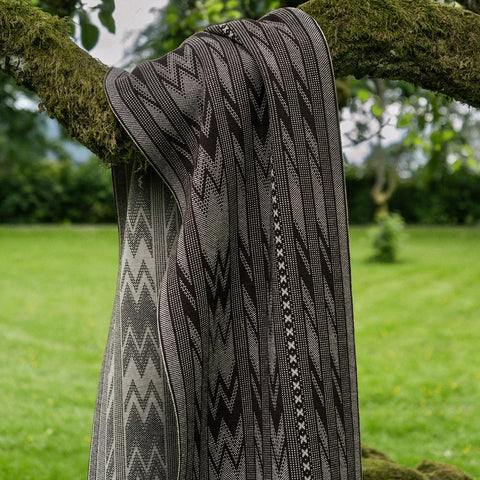Tapestry skjerf fra Oleana i merinoull og silke, soil