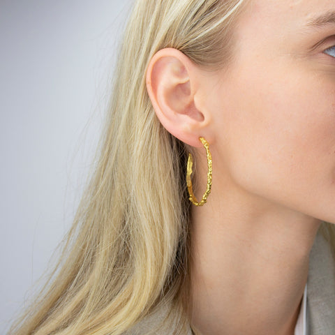 Mossige - GoldLab Ørepynt Krystallisert Store Creoler Forgylt Sølv - Norway Designs