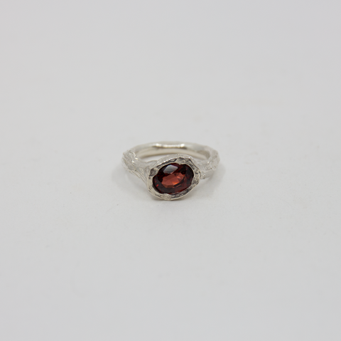 P-S Jewellery-Flow Ring Granat/Sølv-Norway Designs