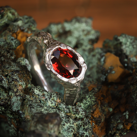 P-S Jewellery-Flow Ring Granat/Sølv-Norway Designs