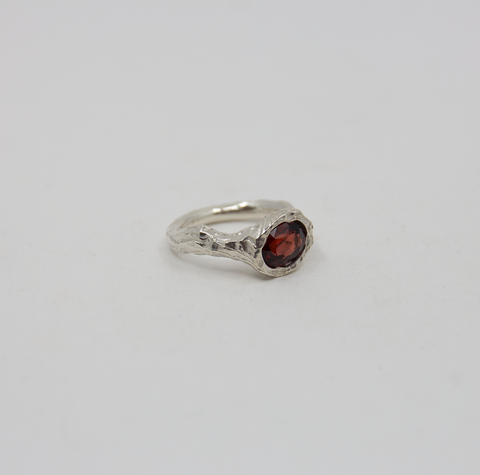 P-S Jewellery-Flow Ring Granat/Sølv-Norway Designs