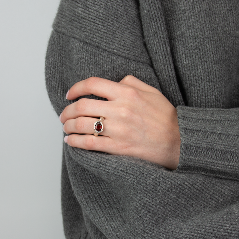P-S Jewellery-Flow Ring Granat/Sølv-Norway Designs