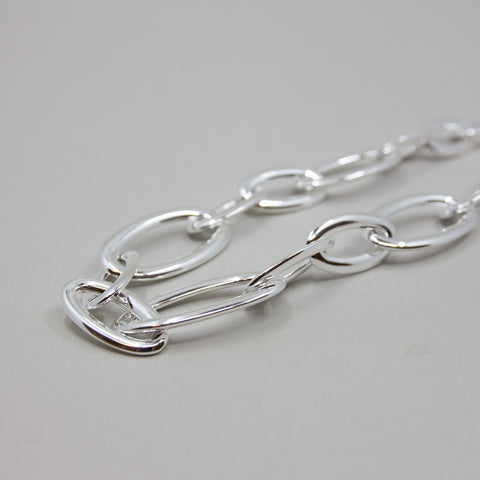 Quinn - Oval Halssmykke Sølv - Norway Designs
