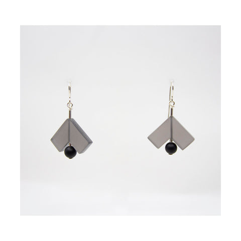 Siv Asbjørnsen Earrings Pyramid Gray Plexiglas/Silver/Onyx