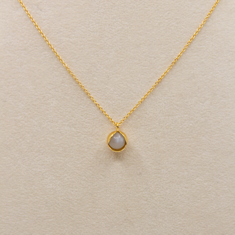 Ulrikke Vogt-Bud Floret Anheng m/Kjede Forgylt/Månesten-Norway Designs