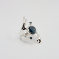 Freesia Ring Sølv/London Blue Topaz fra Vido Jewels
