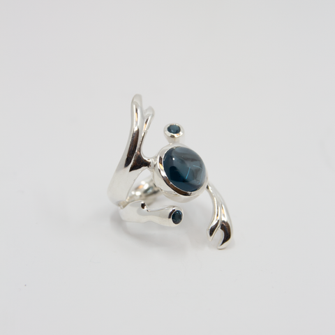 Freesia Ring Sølv/London Blue Topaz fra Vido Jewels