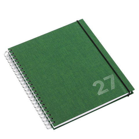 Spiralinnbundet kalender 2027 17 × 20 cm fra Bookbinders Design i fargen Clover Green