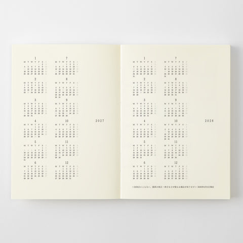 Midori Diary A6 2027 med månedsplanlegger, linjerte notatsider og blanke sider i A6-format.