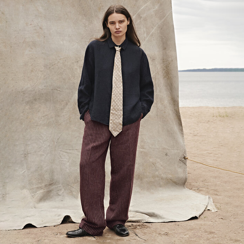 Classic Trousers fra Nygårdsanna i vinrød stripet lin