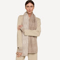 Tapestry skjerf fra Oleana i merinoull og silke, Pale Umber