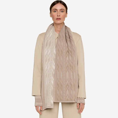 Tapestry skjerf fra Oleana i merinoull og silke, Pale Umber
