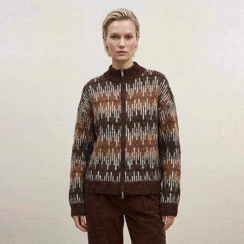 Aud cardigan i fargen jord fra Woodling i ull og superkid mohair med stråmønster