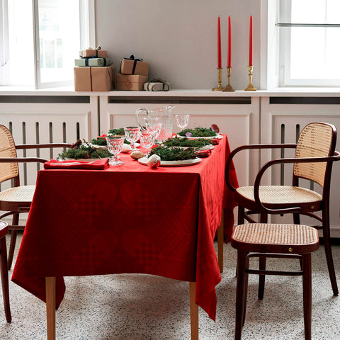 Georg Jensen Damask Christmas Juleduk 140x200cm Dyp Rød - Norway Designs 