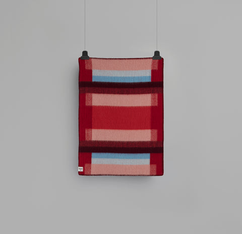 Mikkel Babypledd Rød – Norway Designs